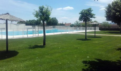 Reestructuración de zona verde y riego de las piscinas de Fustiñana